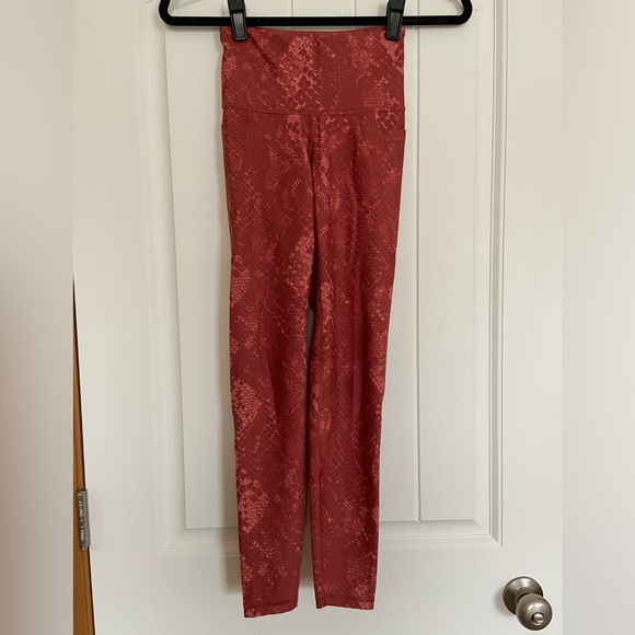 Old Navy Active Leggings - Picture 2 of 4